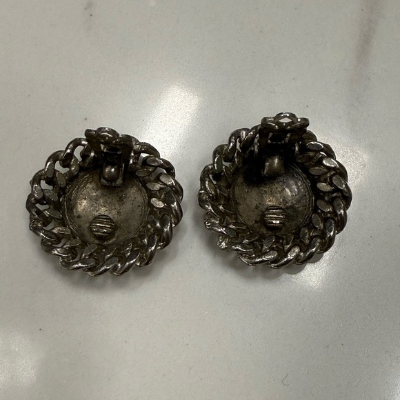 Vintage Silver Round Clip-On Earrings - Picture 2 of 3